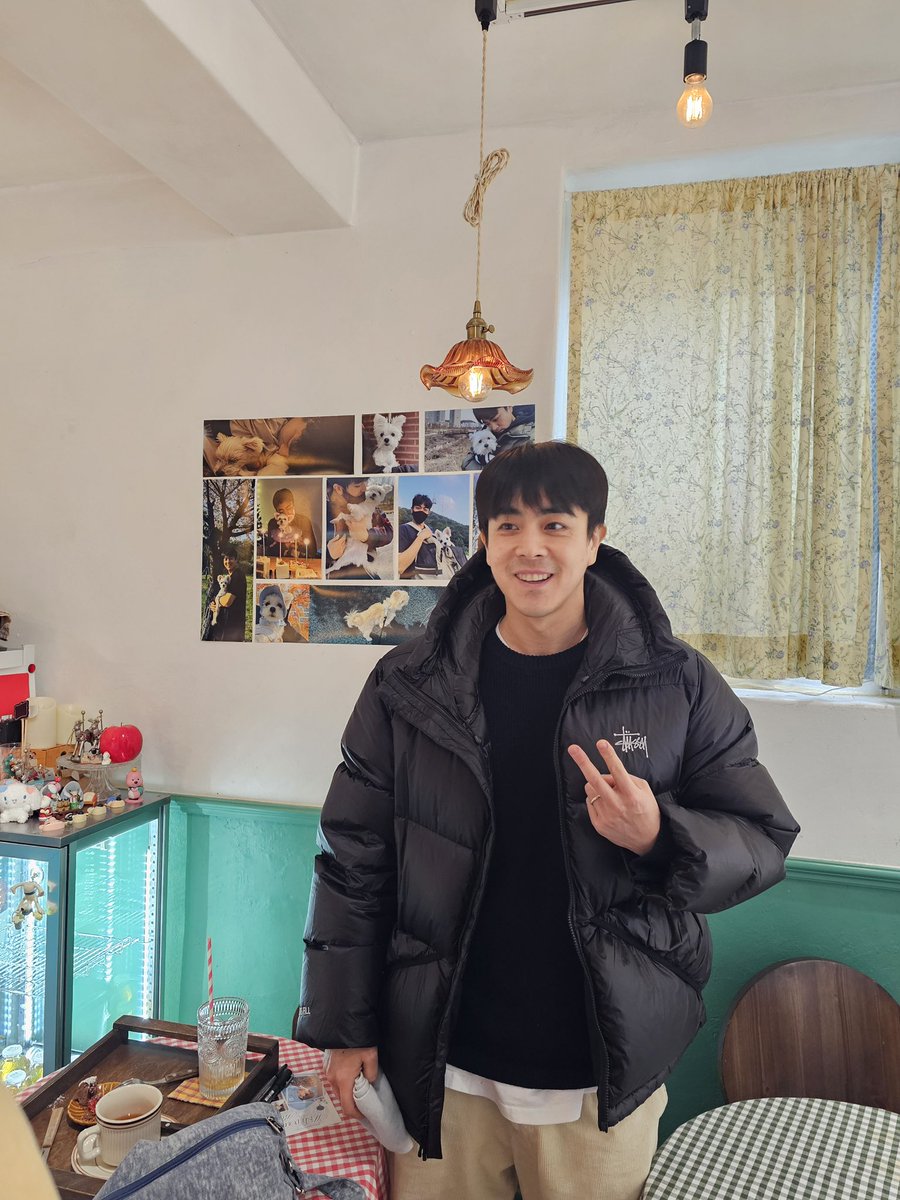 HBD__BOK's tweet image. 카페에 있던 분들과 스탭들에게 랜덤 디저트 선물도 사주셨어요 •••