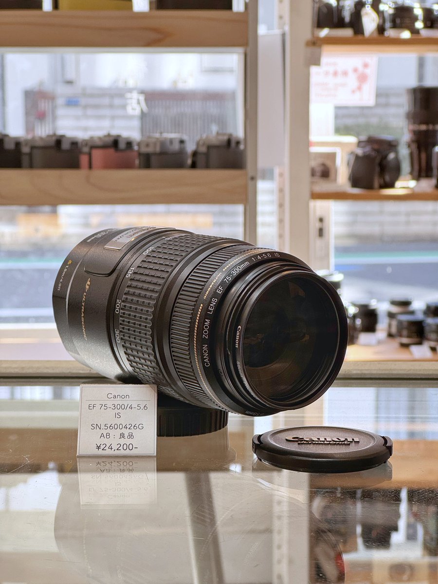 キヤノンの手振れ補正のある望遠レンズも20%オフです。 純正フードや