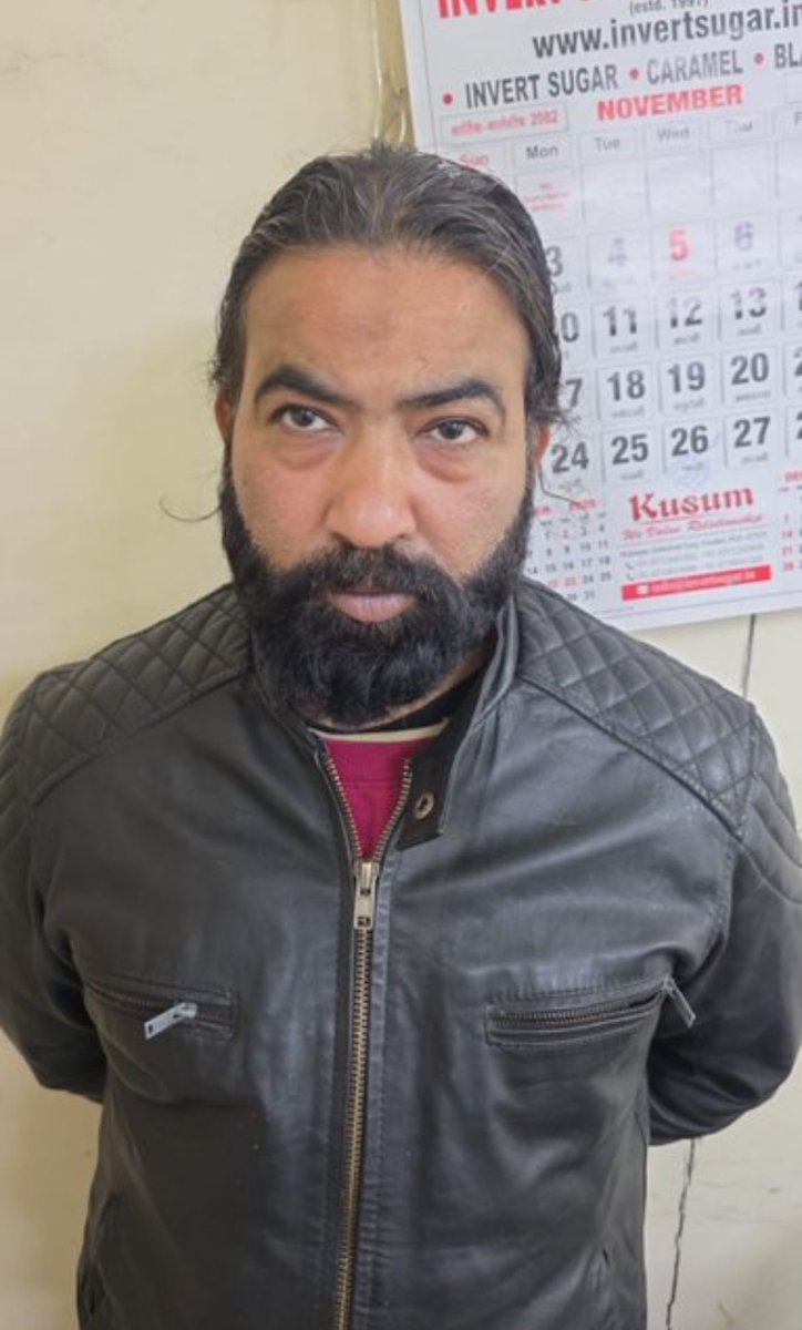 prabhatkhabar's tweet image. दिल्ली पुलिस ने तुर्कमान गेट पत्थरबाजी मामले में मोहम्मद इमरान (36) नाम के एक और आरोपी को गिरफ्तार किया है, जिससे अब तक गिरफ्तार लोगों की कुल संख्या 12 हो गई है. 

#stormgorreti #TurkmanGateViolence #prabhatkhabar