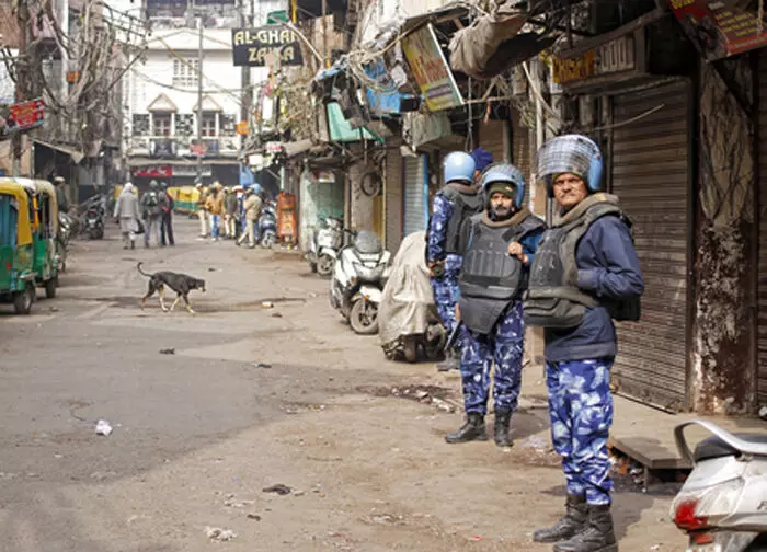 NewsDeshbandhu's tweet image. #TurkmanGateViolence : पुलिस ने एक और आरोपी को किया गिरफ्तार, जांच तेज

दिल्ली पुलिस ने तुर्कमान गेट इलाके में फैज-ए-इलाही मस्जिद के पास तोड़फोड़ अभियान के दौरान हुई हिंसा के मामले में एक और आरोपी को गिरफ्तार किया है

deshbandhu.co.in/delhi/turkman-… #Deshbandhunews