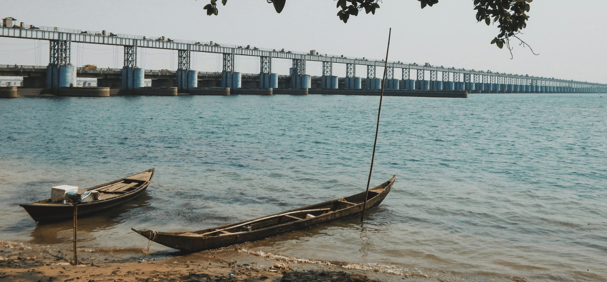 TheIndiaForum's tweet photo. Contemporary tensions in Cuttack illustrate the fragility of historical memory, as communal divisions threaten to overshadow the city's long-standing traditions of shared cultural practices. @abinashdc writes
https://t.co/kRmLJOcnWv https://t.co/vpN0vjSSFi