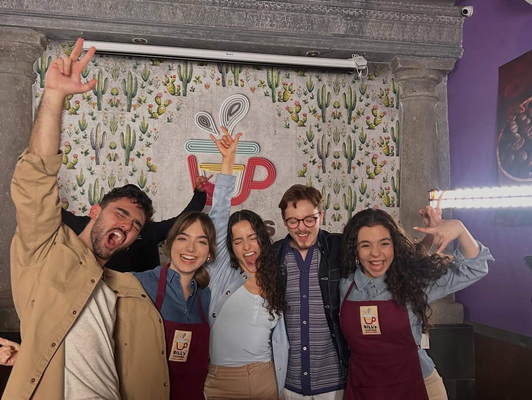 Jorgedd_11's tweet image. Empieza la cuenta regresiva 📺⌛🤎
Joaquin así 🤨 como diciendo: "ora! si el Checo es el que no deja de quererla, a pesar de toda la confusión" jaja
#JoaquinBondoni en ig y tt de Victoria