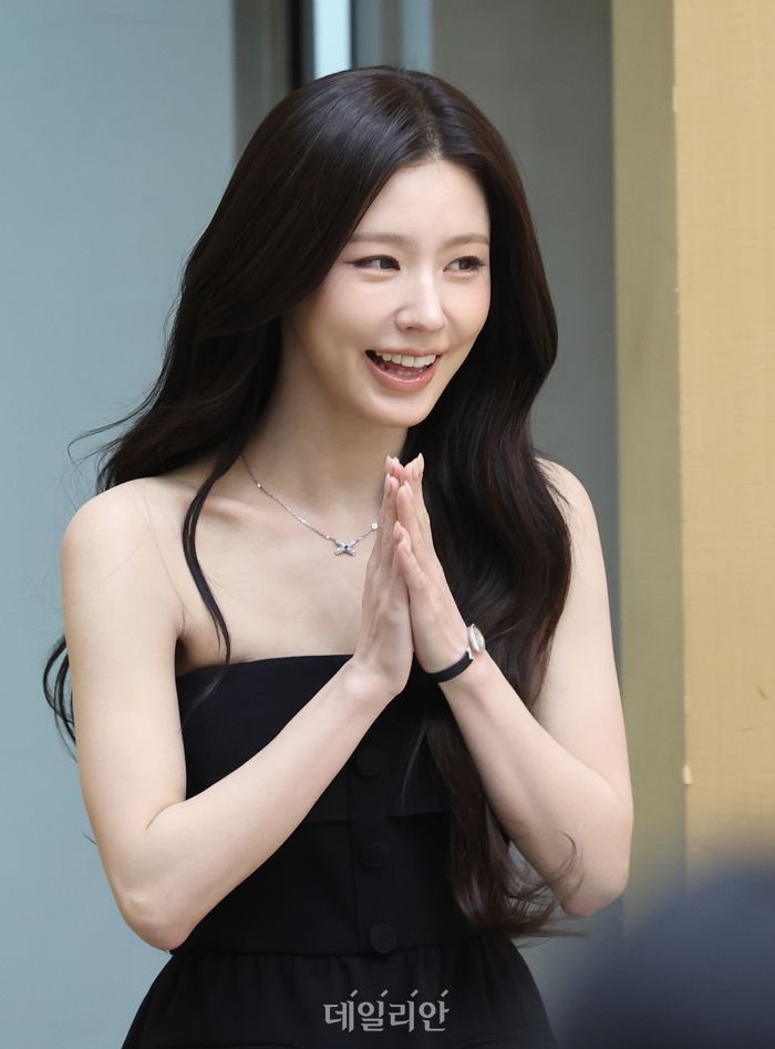 jjangmiyeon's tweet image. #MIYEON at the ‘Veiled Cup’ press conference today in Seoul.

#미연 #idle #아이들