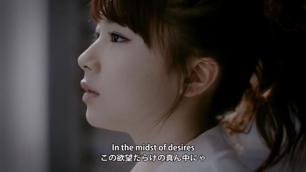 石田亜佑美さんの嘘みたいな横顔でも見るか