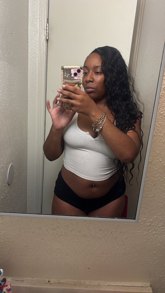 shayla tweet media