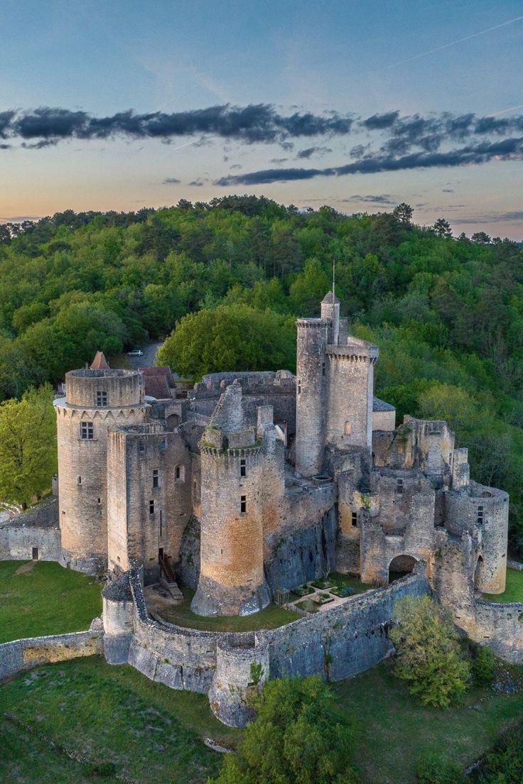 mysticcastIe's tweet image. Bonaguil Castle, France 🇫🇷 

Restore, keep OR sell?