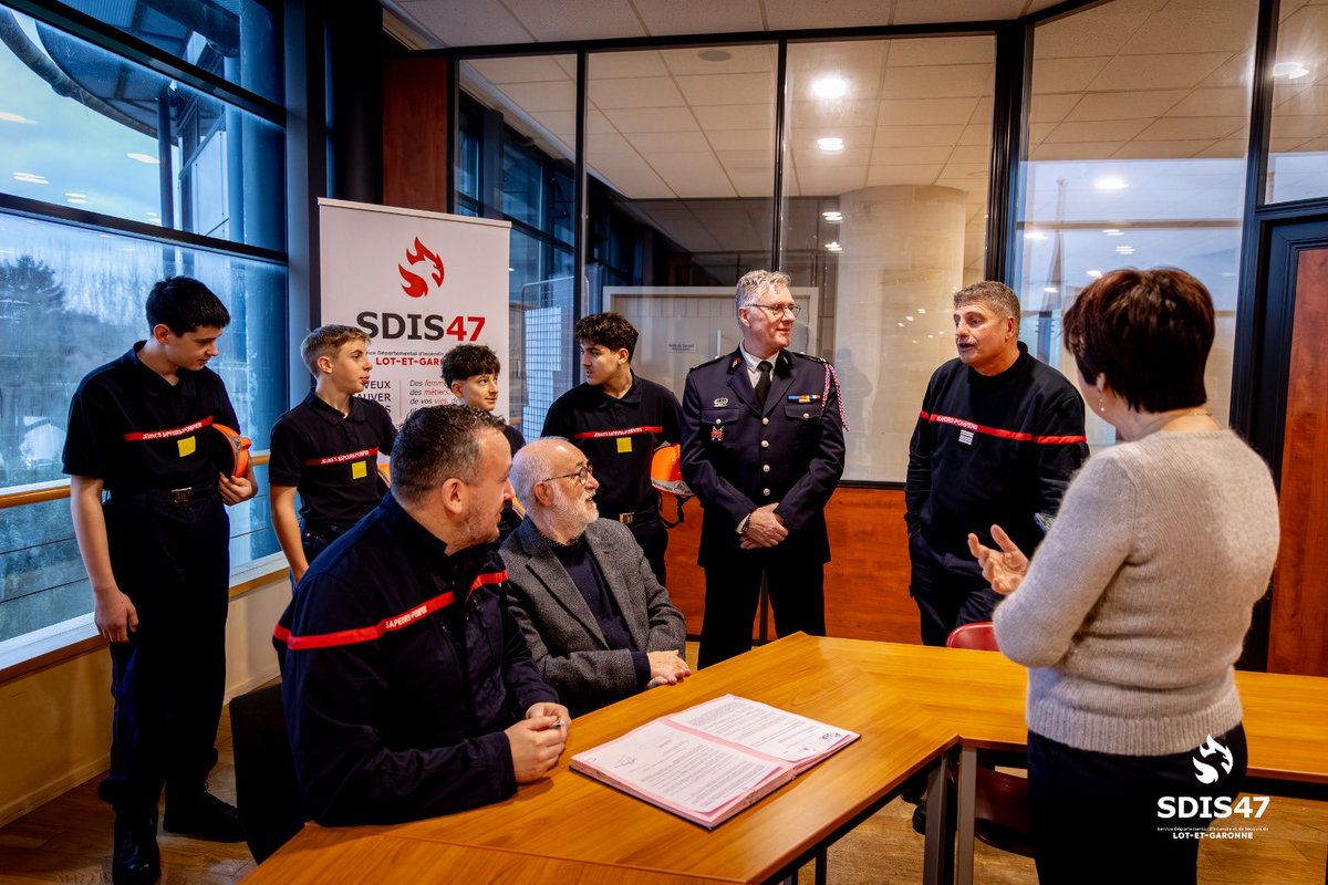 Une nouvelle étape pour la valorisation des JSP du 47.

La convention entre l’ADJSP 47 et l’ANMONM 47 est signée par leurs présidents, en présence du Colonel Hcl Xavier Pergaud, directeur départemental adjoint du SDIS 47, et du Capitaine Philippe Renier, président de l’UDSP 47.