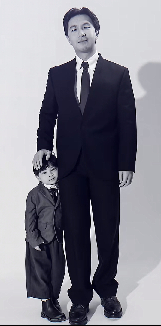 ada ngga yaa /wp/ slice of life yg keluarga nya tuh ky keluarga nikita willy, ayah-ibu nya setara dlm hal apapun, trus ada anak lucuuu nya jg