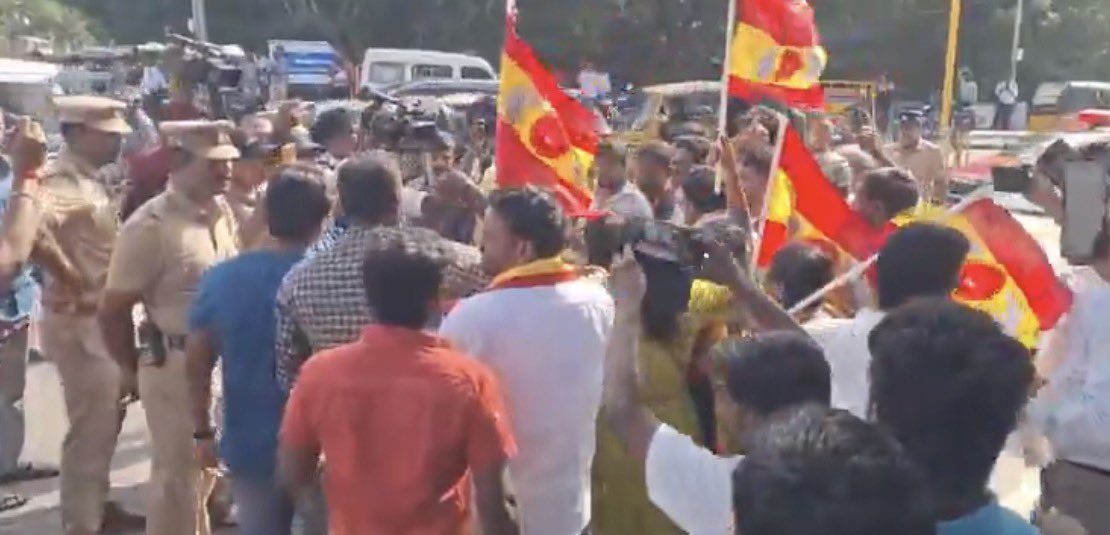 TVKActiveForce's tweet photo. Government School Teachers are on the streets demanding equal pay for equal work.

When #TVK members came to show solidarity, police blocked entry, so they stood across the road, raised their voices, and protested in support.

#TVK_People_Protest #Chennai https://t.co/b71rXbI3gS