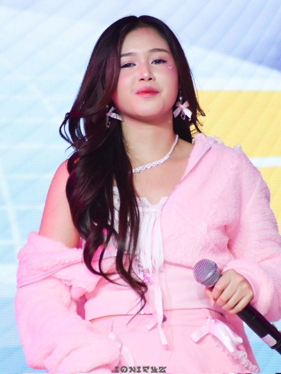 iONifYz's tweet image. [2025.12.23] PiX!E Hana
《 SULONG! Ppop Concert 2025 》
📍SM North Edsa, Skydome
🍯
#pixieph #pixiehana #pixieppopgroup #SulongPPOP2025 #PPOP #PPOPrise #Ppopconcert2025
@hana_pixieph