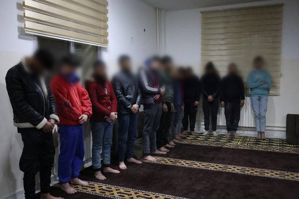 Halep'te yakalanan YPG'li teröristler.