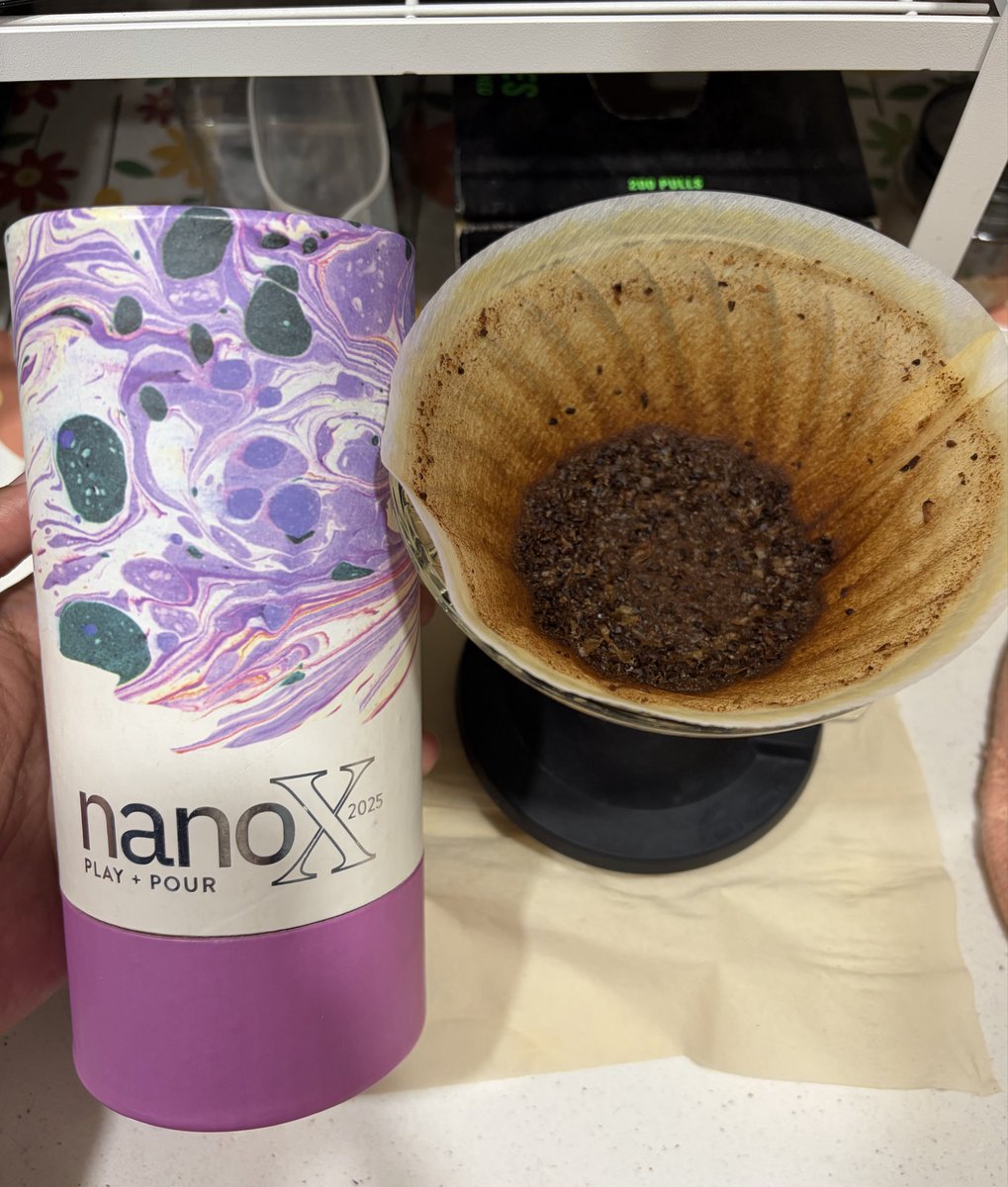 ☕ Brew Review: Ratnagiri Dark Room Natural - DrN (<a href="/BlueTokaiCoffee/">Blue Tokai Coffee Roasters</a>)

Method: Hario Switch Pour over (66% Percolation for Acidity / 33% Immersion for Sweetness)
Filter: Cafec Abaca for fast flow
Resting period: 8+ days

The Cup:
⚡️Acidity: Lip-smacking bright. Immediate hits of