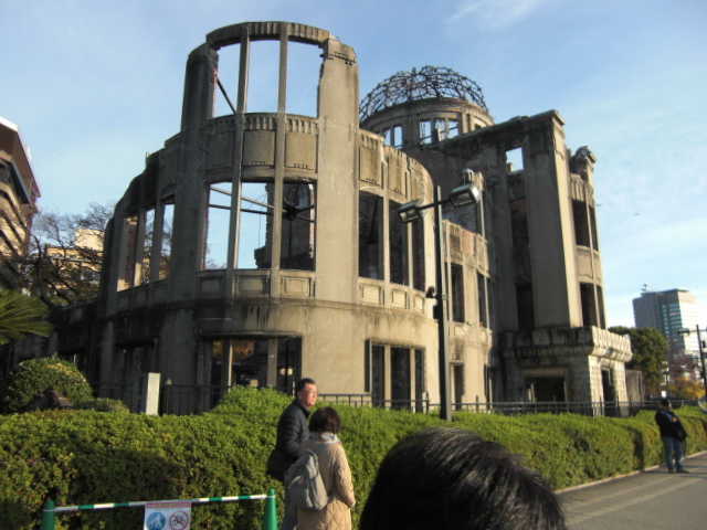 kushimasuda's tweet photo. 広島平和公園&amp;原爆ドーム
永遠に平和で居させてくださいよ https://t.co/cRfl4RcTRW