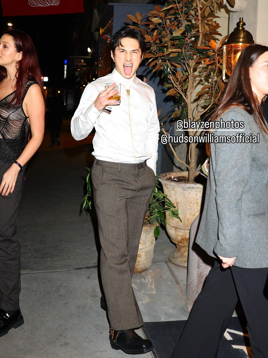 hudsonwupdates's tweet image. New photo of Hudson Williams today in NYC via blayzenphotos