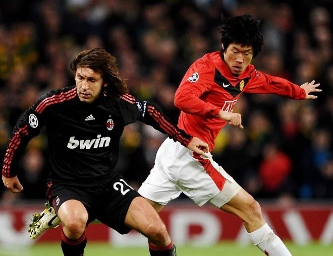 ウェイン・ルーニーの回想
「ACミラン戦の前の、ファーギー（ファーガソン監督）のチームトークを覚えている。彼はパク（パク・チソン）にこう言ったんだ。『今日の君の仕事は、ボールに触ることでもパスを回すことでもない。君の仕事はピルロだ。それだけでいい。ピルロを抑えろ』とね」