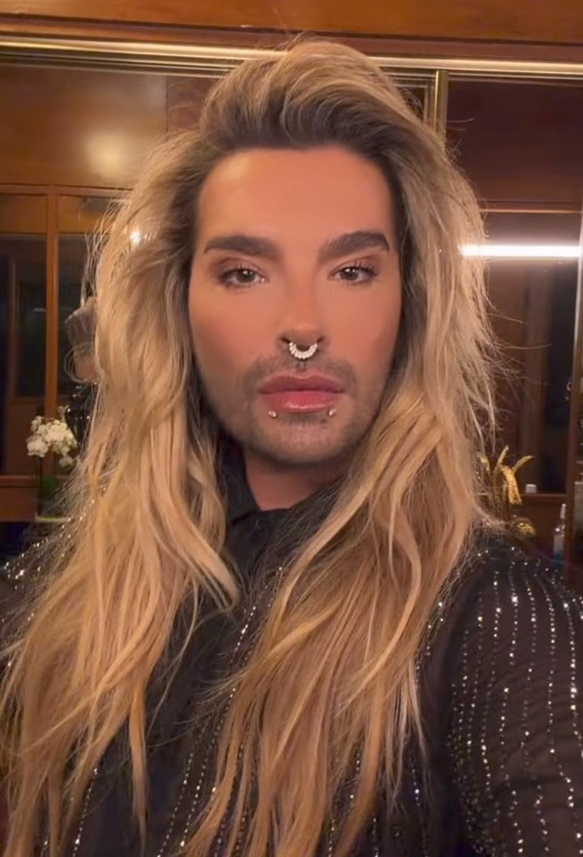 Bill regresó de las vacaciones con todo!
Así es como ha asistido hoy a la Semana Dorada de los Globos de Oro