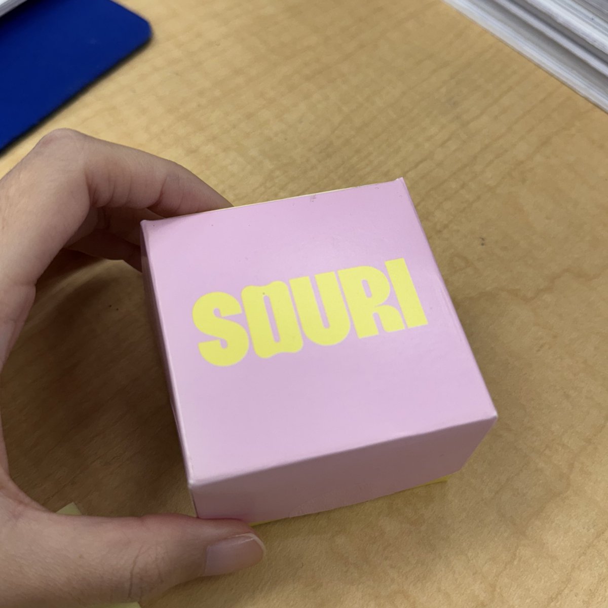 fallinginjae's tweet image. ใส่กระดาษโน้ตได้แบบพอดีเป้ะ