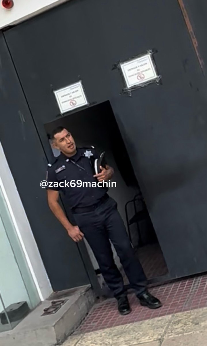 Zack69machin's tweet photo. Jueves de ricos polis 👮🏻‍♂️🔥 https://t.co/BDX6RKfeGQ