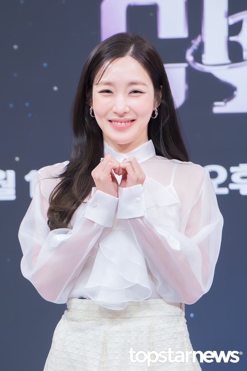 [HD포토] 티파니 영, ‘명불허전 파니 눈웃음’ (베일드 컵 제작발표회) #베일드컵 #제작발표회 #프리뷰 #티파니영 #소녀시대 topstarnews.net/news/articleVi… <- Original Photo