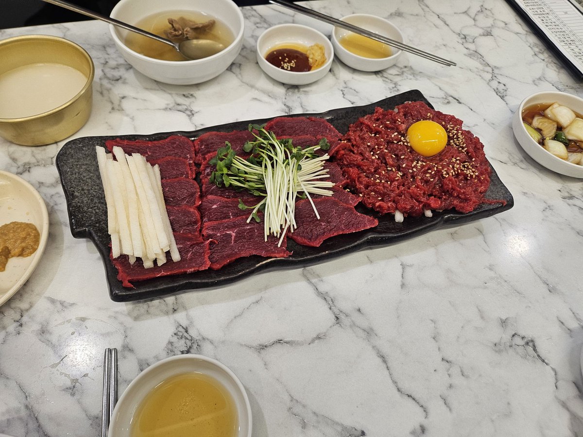 VRC_Ruby0212's tweet image. ユッケさま降臨です😻