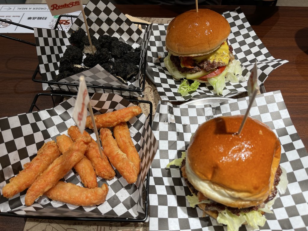 LUPINGLIN1997's tweet photo. You've just discovered an amazing American-style burger spot https://t.co/SyUv5A3eBx
