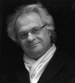 "Gerçek, iki yüzlüdür.
İnsanlar da öyle."

~Amin Maalouf~