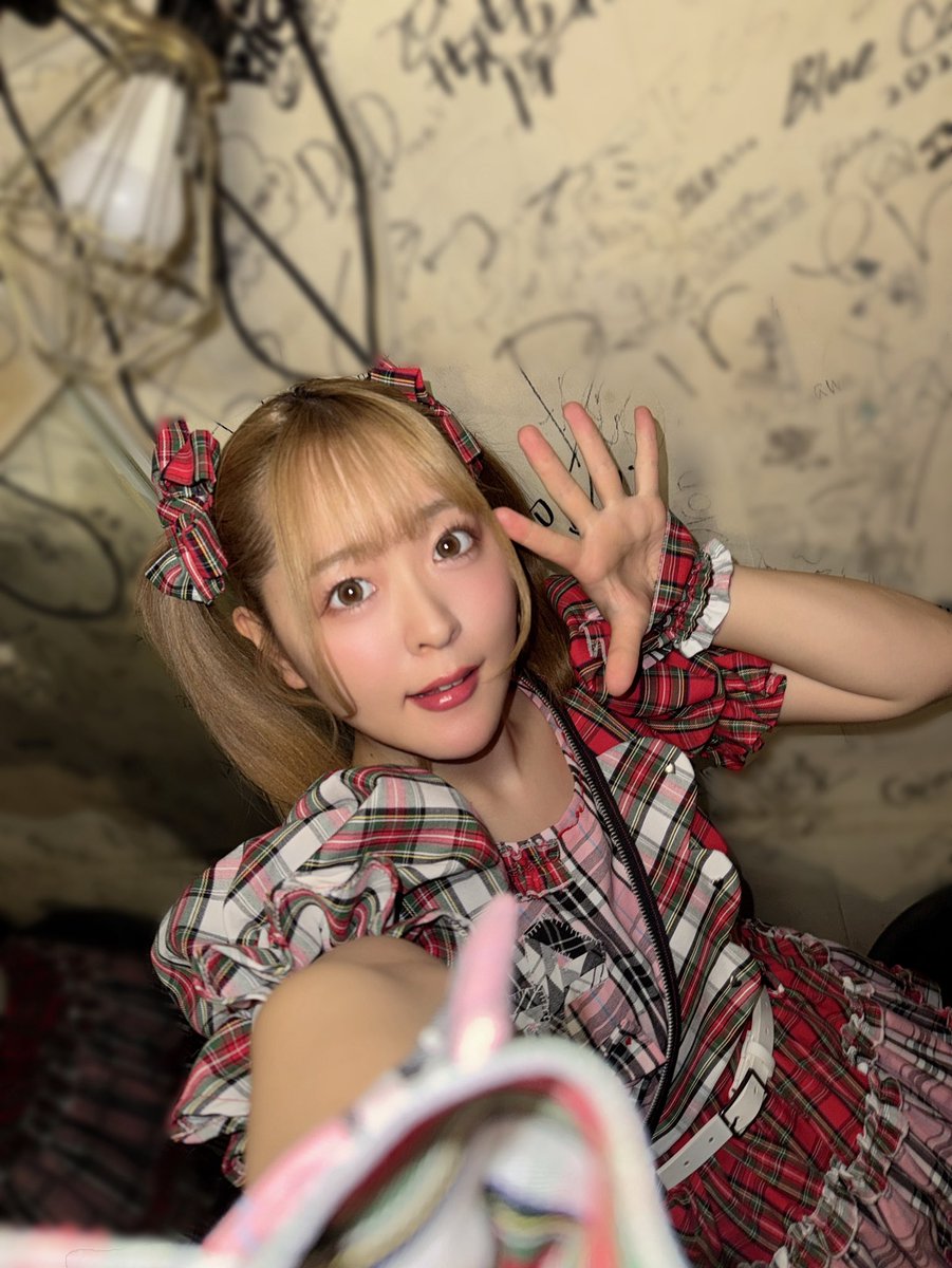 おはわ！☁️ 今日は渋谷eggmanで待ってるよ❕ なんと囲みチェキが好評