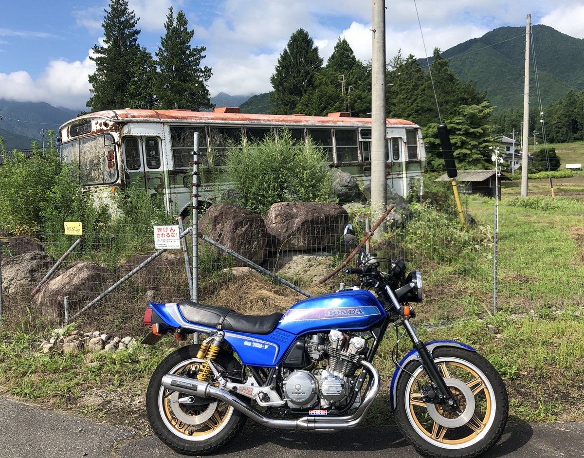 不遇ページ バイクは黙って真横で勝負