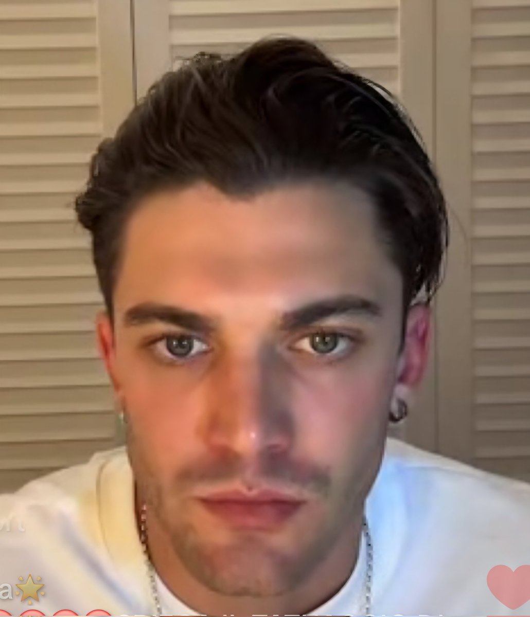SoleInAurora's tweet photo. MATTÉ percepiscimi,
se hai ancora voglia di fare la diretta (nonostante lo schifo che ti viene gettato addosso dal fandom di lei e da altre invasate),
stasera 'metti i paletti',
fa parlare JONAS 
e asfalta come solo tu sai fare! 
#jonita https://t.co/Ad13rnM5Jf