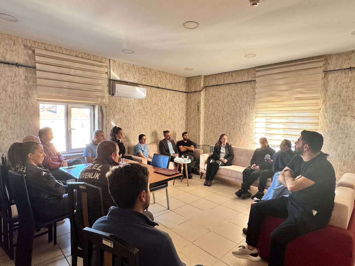 DevrimciSaglik's tweet photo. 📌 İSTANBUL
DİSK ve sendikamız Genel Başkanı Arzu Çerkezoğlu ve İstanbul Şube Yöneticilerimizle birlikte
Büyükçekmece Ağız ve Diş Sağlığı Merkezi'nde çalışan üyelerimizi ve sağlık işçilerini ziyaret ettik. 
Sağlık ve sosyal hizmet işçileri hakkını alacak! https://t.co/a5pM1F1Bh0