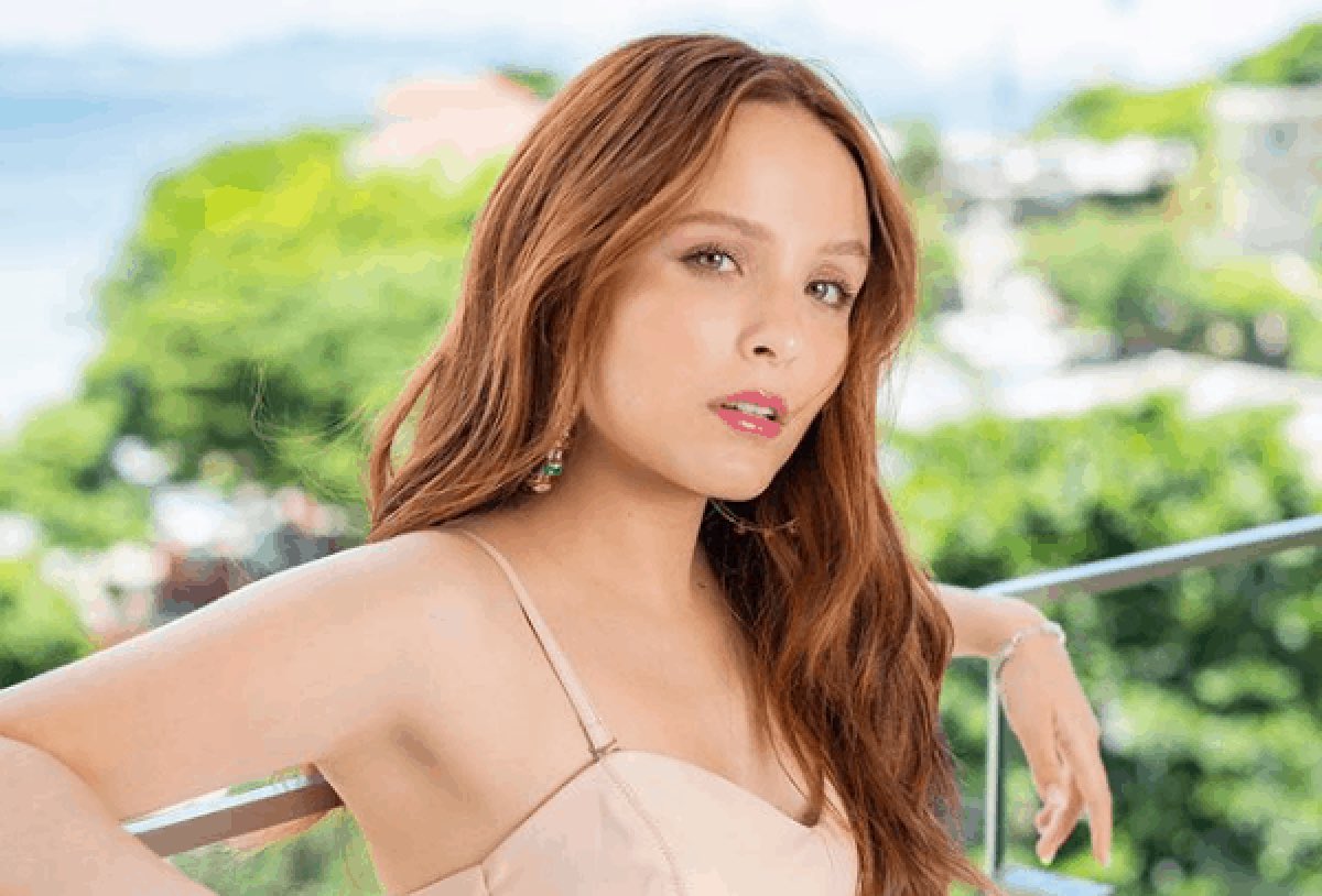 telenewstn's tweet image. 🚨 Na fase atual de #ÊtaMundoMelhor!, Larissa Manoela alcança um nível de atuação que marca um ponto de virada em sua trajetória. Muito se fala de seus trabalhos em “Cúmplices de um Resgate” e “Além da Ilusão”, mas é agora, como Estela, que ela parece atingir sua melhor…