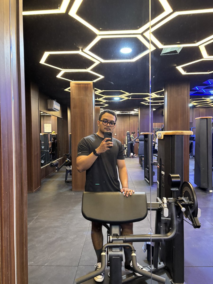 wikmull's tweet image. 1.5 tahun sudah suka ngegym 😌