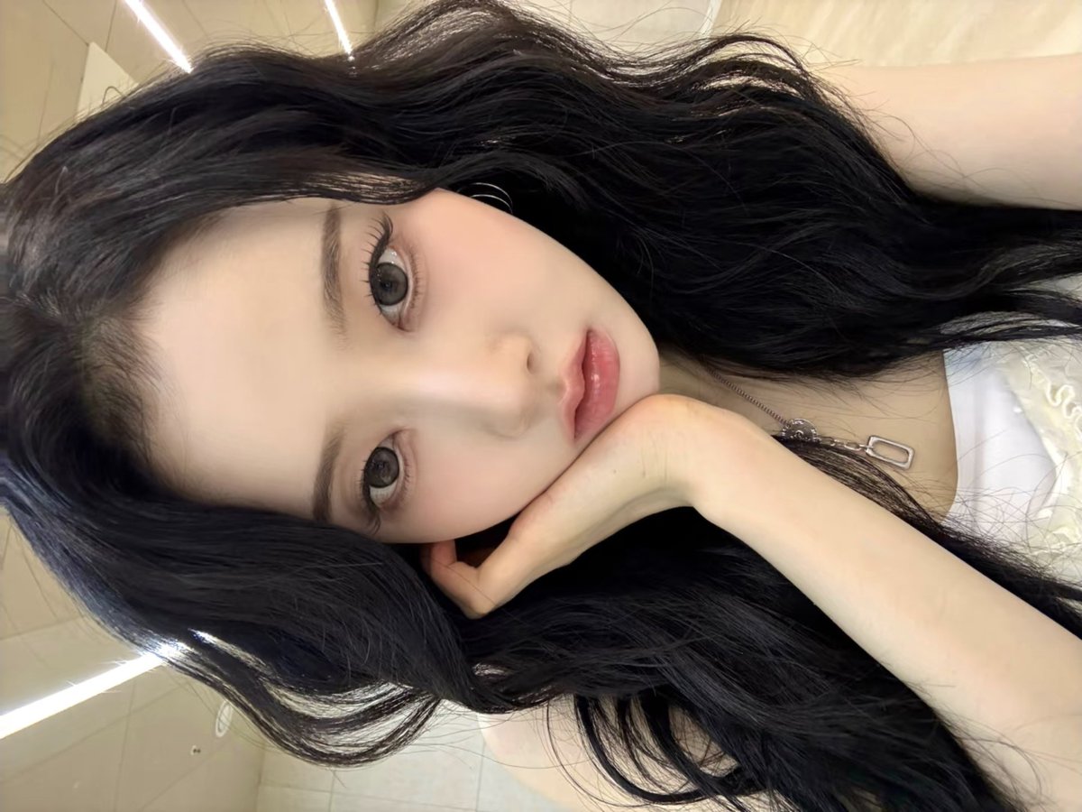 sieum's tweet image. soft echoes of a daydream.. 🧶🍒📖