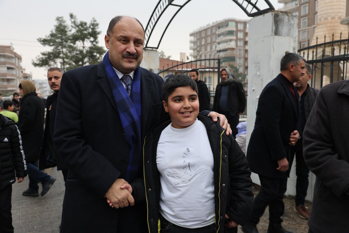 Cumanın Bereketiyle Bir Aradayız!

Şanlıurfa Büyükşehir Belediye Başkanımız Mehmet Kasım Gülpınar, Nur Muhammed Camii’nde kılınan cuma namazı sonrası kıymetli hemşehrilerimizle bir araya geldi.

Cuma’nın bereketini ve güzelliğini paylaşarak, vatandaşlarımızla sohbet ettik, dilek