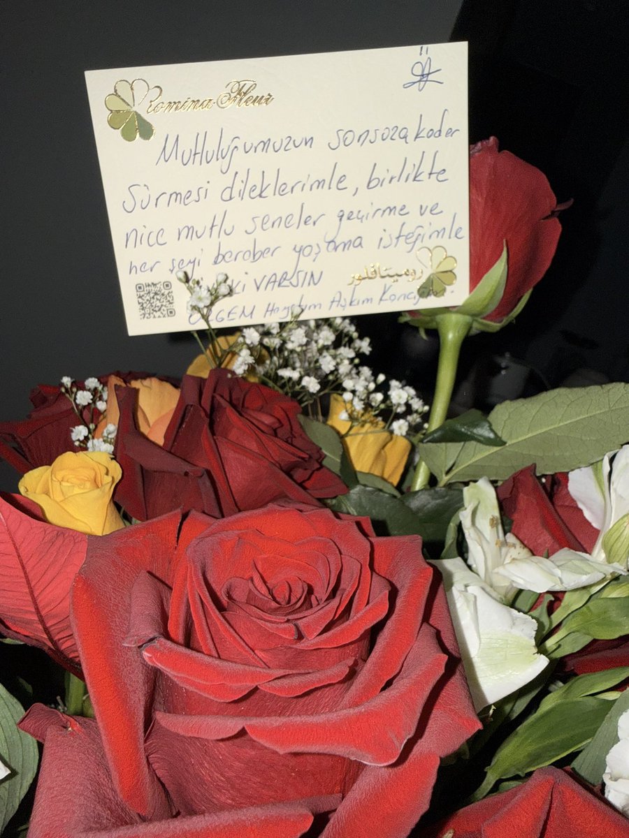 Bana bütün evreni hak ediyormuşum gibi hissettirdiğin için sonsuza kadar minnettarım 🌹♥️