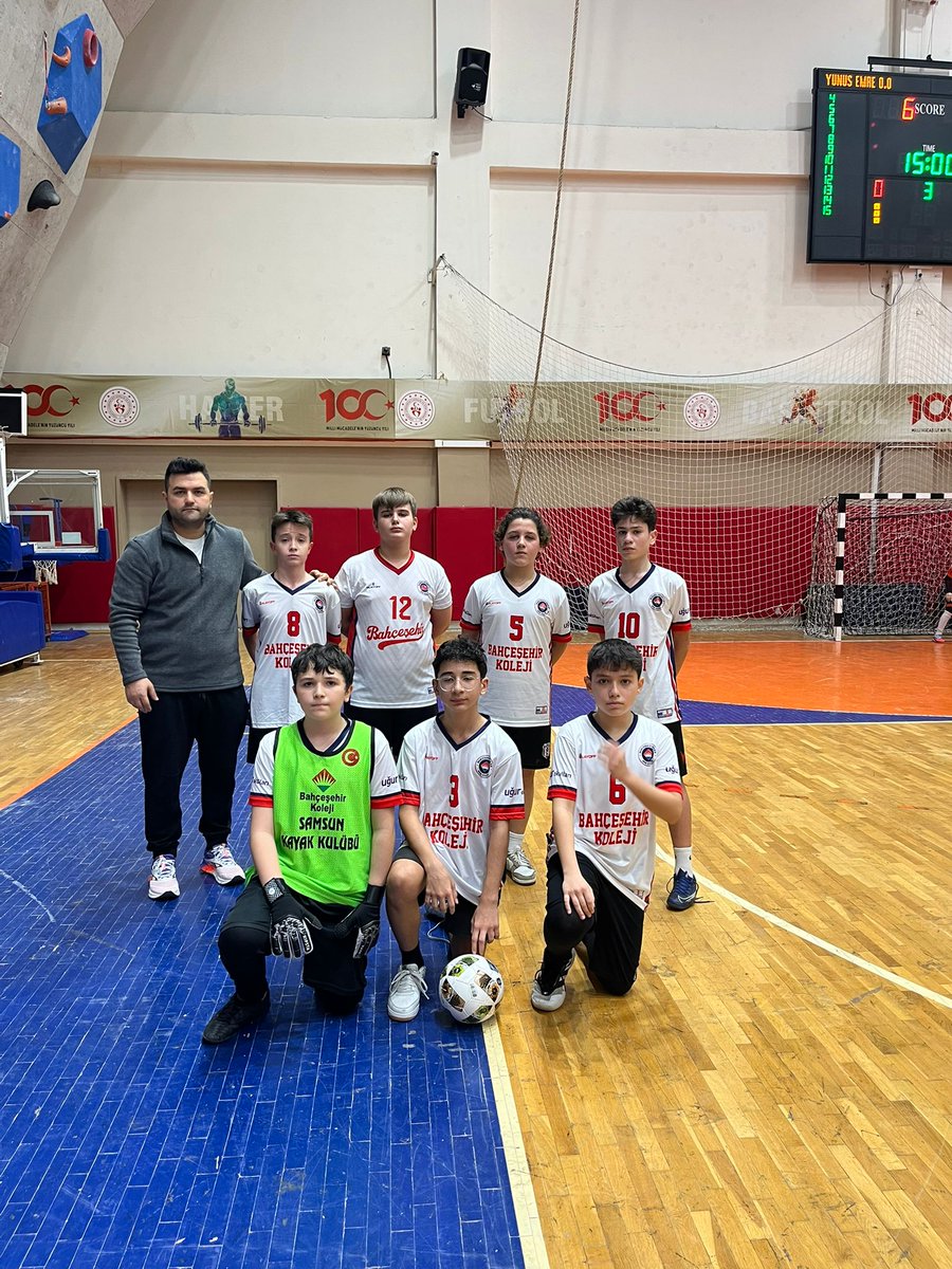 Okul sporları kapsamında bu yıl ilk kez parkeye çıkan Yıldız Erkek Futsal Takımımız, turnuvaya fırtına gibi başladı! 👏🏻 Galibiyet serisine devam eden öğrencilerimizi ve antrenörlerimizi yürekten kutluyor, başarılarının devamını diliyoruz. 🏆⚽️"