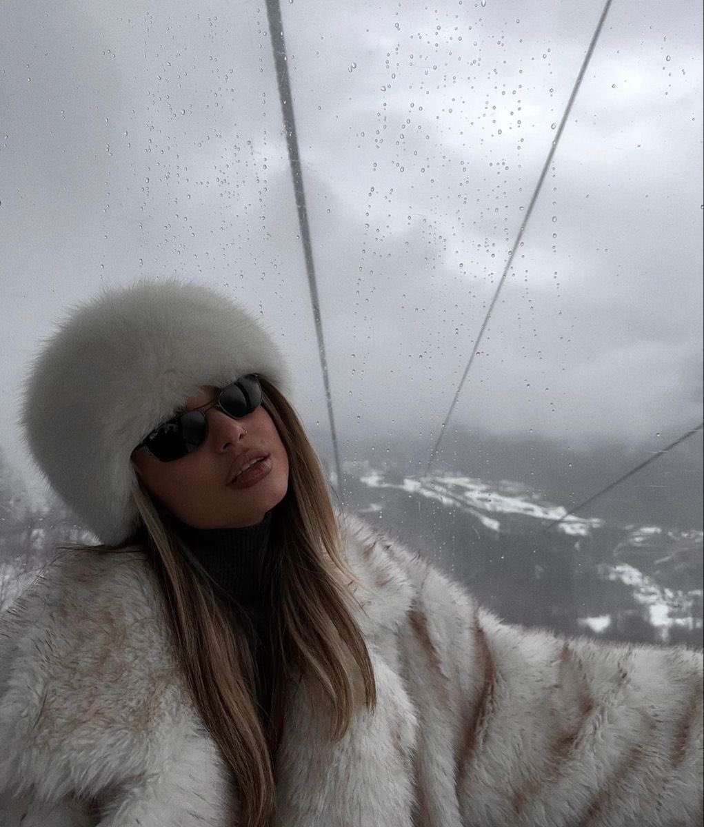 Kış günlerinizin olmazsa olmazı kürk stili🤍

The must-have fur style for your winter days 🤍

yosma.com.tr