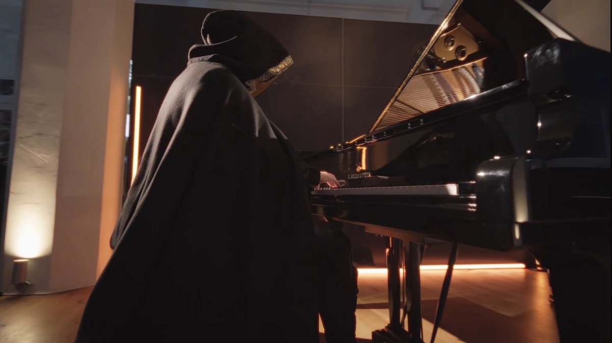 Timecomposer's tweet image. 🇫🇷 Retour sur notre premier concert-vernissage avec Anne Duhamel Photography, au C. Bechstein Centrum Leipzig — un moment suspendu entre musique, lumière et émotion.

🎹 youtu.be/WhR924H6HJM?si…

#timecomposer  #bechsteinpiano #piano #art #photography #vernissage #Leipzig