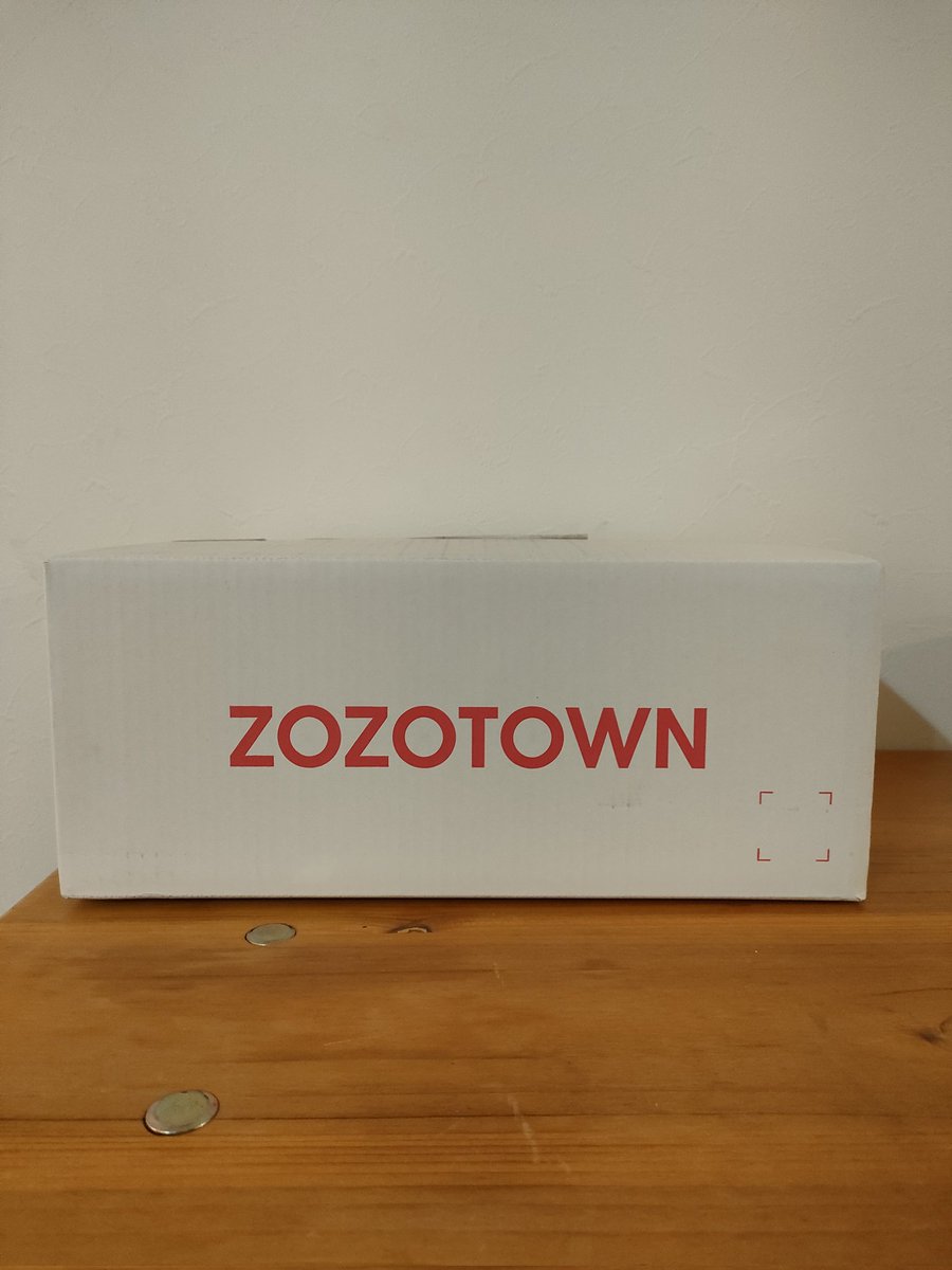 fujimonTHIS's tweet photo. はじめて白い箱来た！

#ZOZOWEEK箱CP https://t.co/A3AtFwZc4t