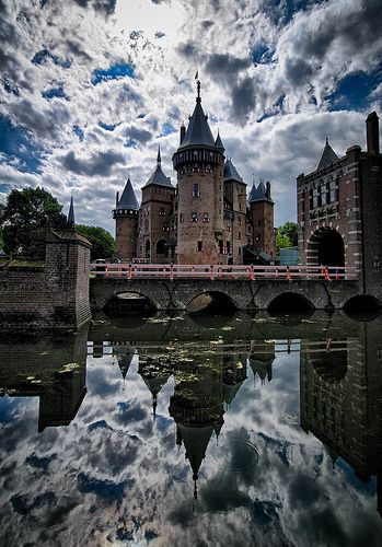 Castle De Haar, near Haarzuilens, Utrecht, The Netherlands. Astra Fund - цветы и растения из Голландии.