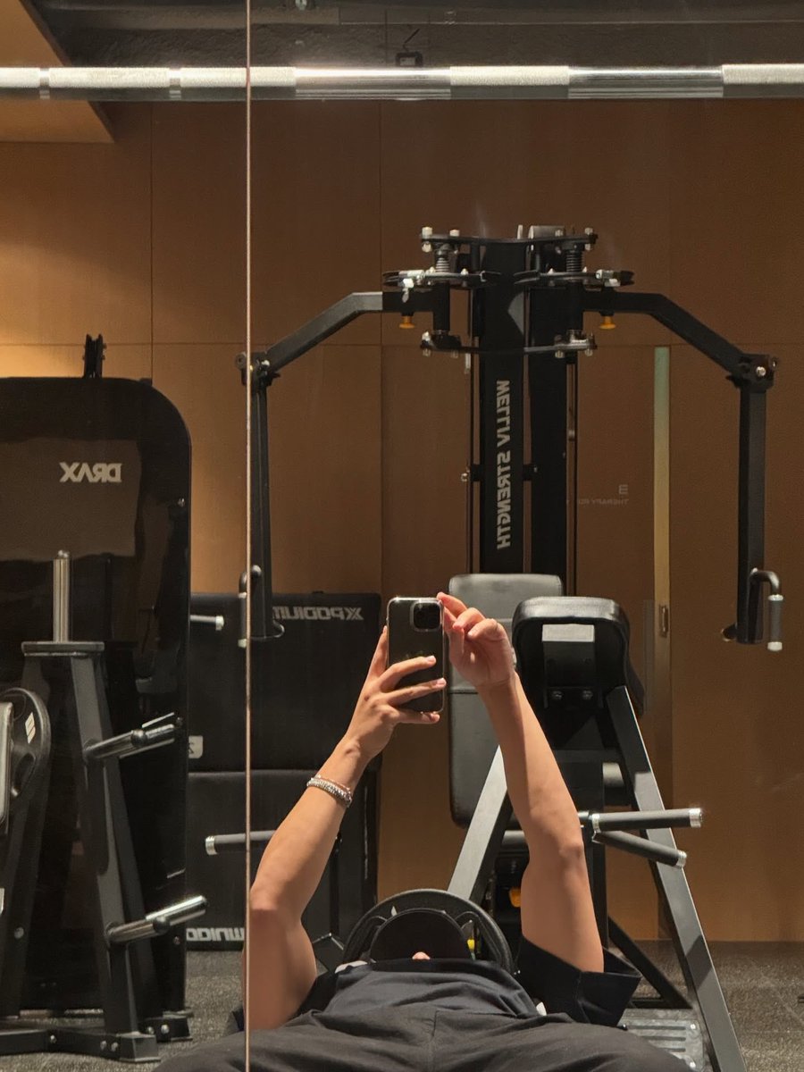 mingyutese's tweet image. mingyu gym mirror selcas ftw
