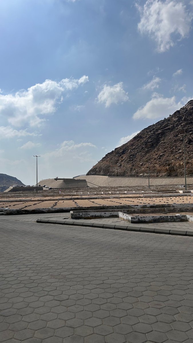 اهلي بخير فقط من الخارج جميعنا نتقاسم مر غيابك في دواخلنا نواسي بعضنا با بتسامه تسكنها الاف من الدموع

دُمت برحمة اللّٰه حتى نلتقي و أعانقك في نعيم لا يُفنى دمت في حنايا صدري وبين اضلعي اللهم ارحم فقيدي حبيبي واغفر له وأنر قبره وآنس وحشته

 #امواتكم_يفرحون_بالدعاء_لهم