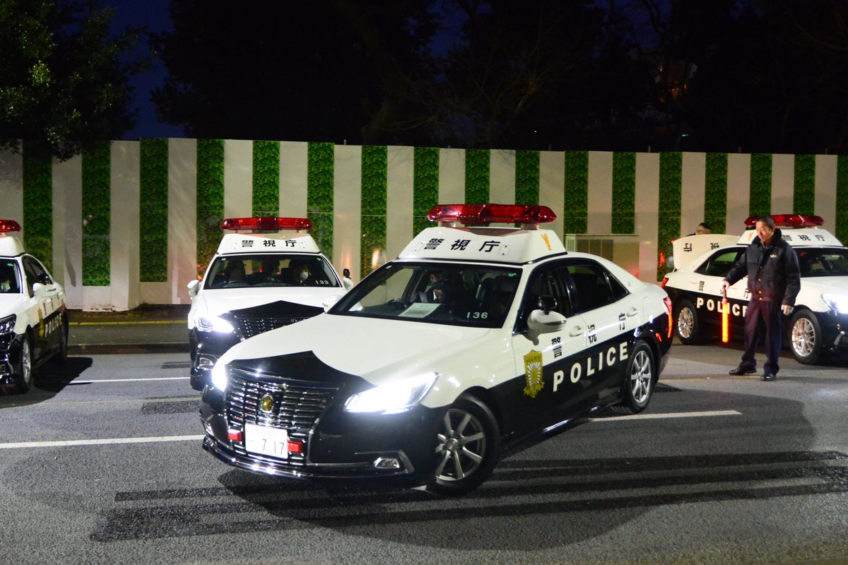 HARIBOU_PC's tweet photo. そーいや今日は警視庁年頭部隊出動訓練があったみたいですね。

昨年の出動訓練より。

開始前に車両の停車位置を入念にチェックされていました。

220系バージョンを見たかったなあと思いながら今日行かれた方々の投稿を眺めていました😊 https://t.co/IZFEhwYOic