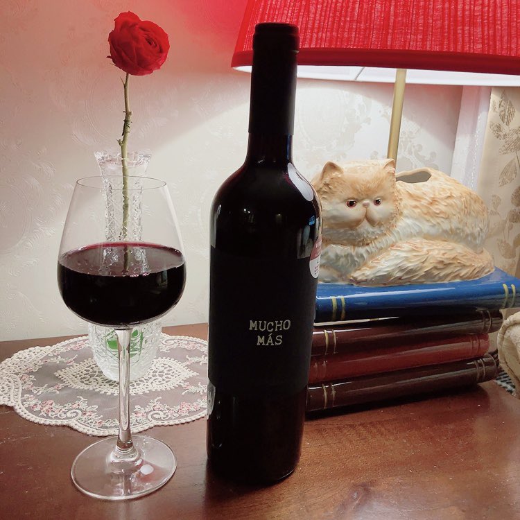 Natsugasuki_M's tweet image. 金曜日お疲れ様でした👏

明日は土曜日だし、やっとお酒も解禁🍷
赤ワイン詳しいわけでは無いのですが、久しぶりにこれ好き！ってワインに出会えた✨
スーパーで買えるし、もう3、4本リピしています😻通常のより、このブラックシリーズが好き💗

#muchomas