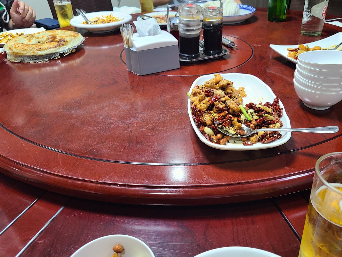 回転テーブルの中華料理店なんて初めて来たわ