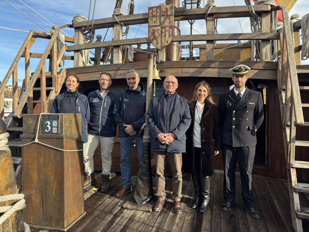 malagaport's tweet photo. ⚓️ El Puerto de Málaga ha recibido por primera vez a la #NaoSantaMaría, réplica del navío capitana con el que Cristóbal Colón llegó a América en 1492.
📍 Desde hoy hasta el 25 de enero, esta embarcación histórica podrá visitarse en #Muelle1.
#puertodemalaga #malagaport https://t.co/pnRFBlnePW