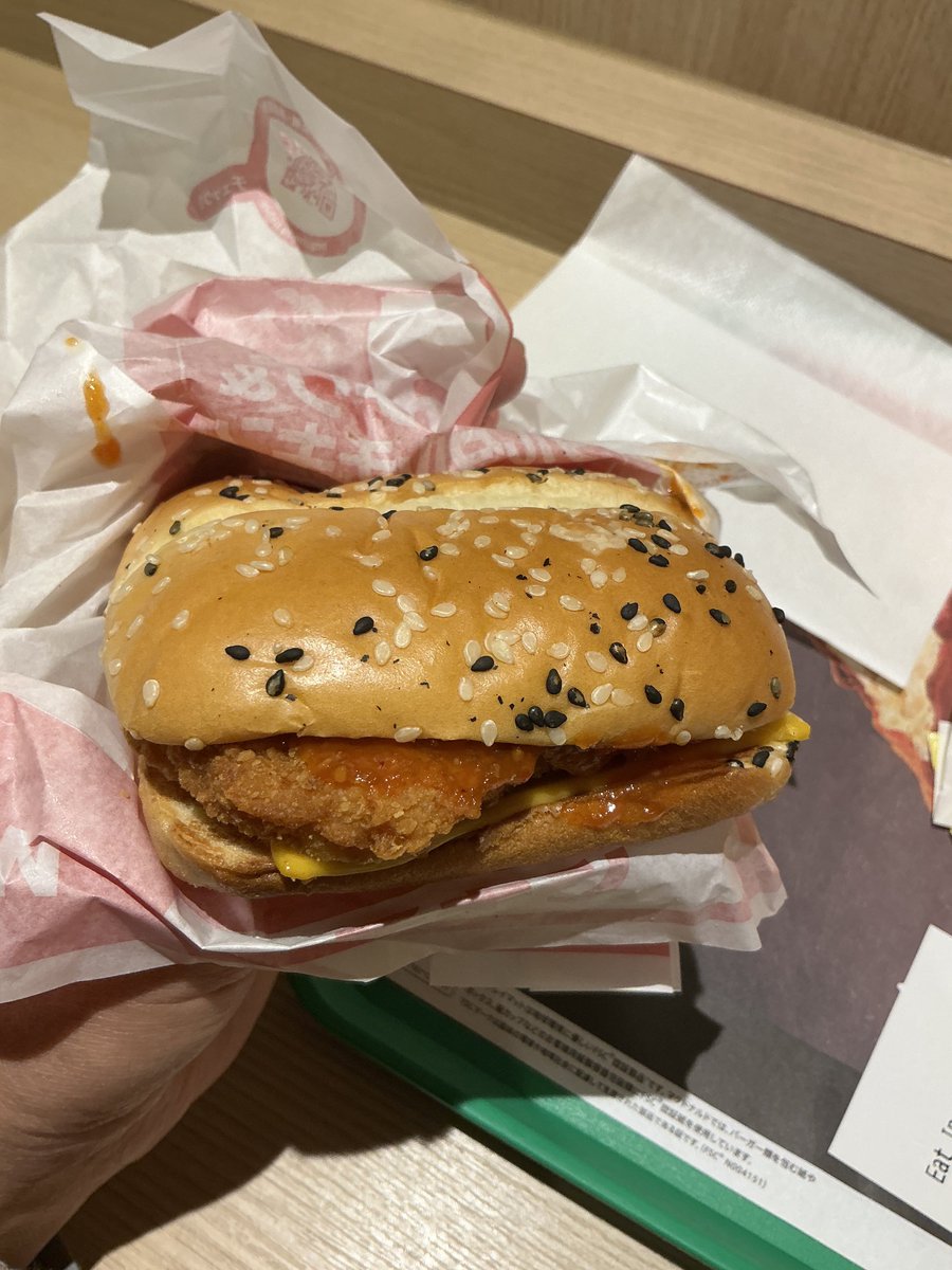 夜はマックの新作、ホットチリ＆タルタルチキン