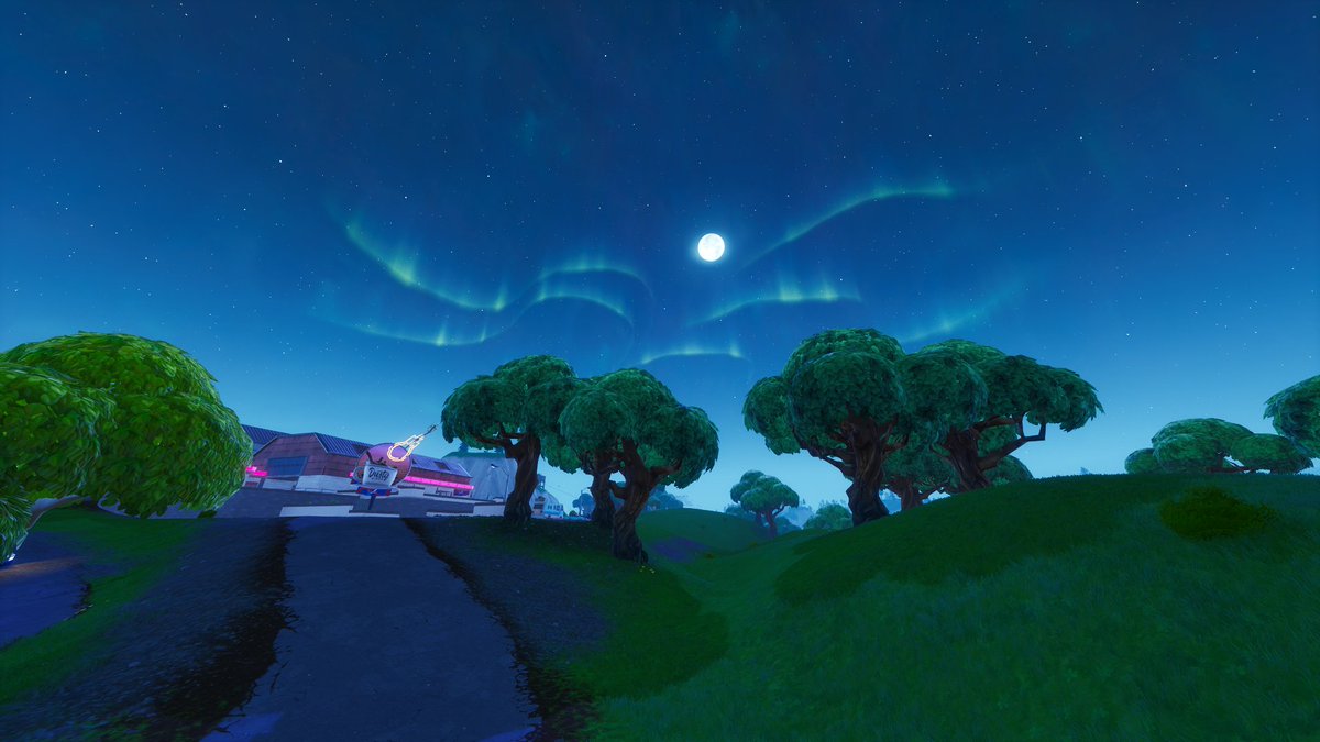 ForsakenLok's tweet image. Also: fun to note, but going in the Snow Biome gives you a lot more fog, making it look much more like S7

Before and After