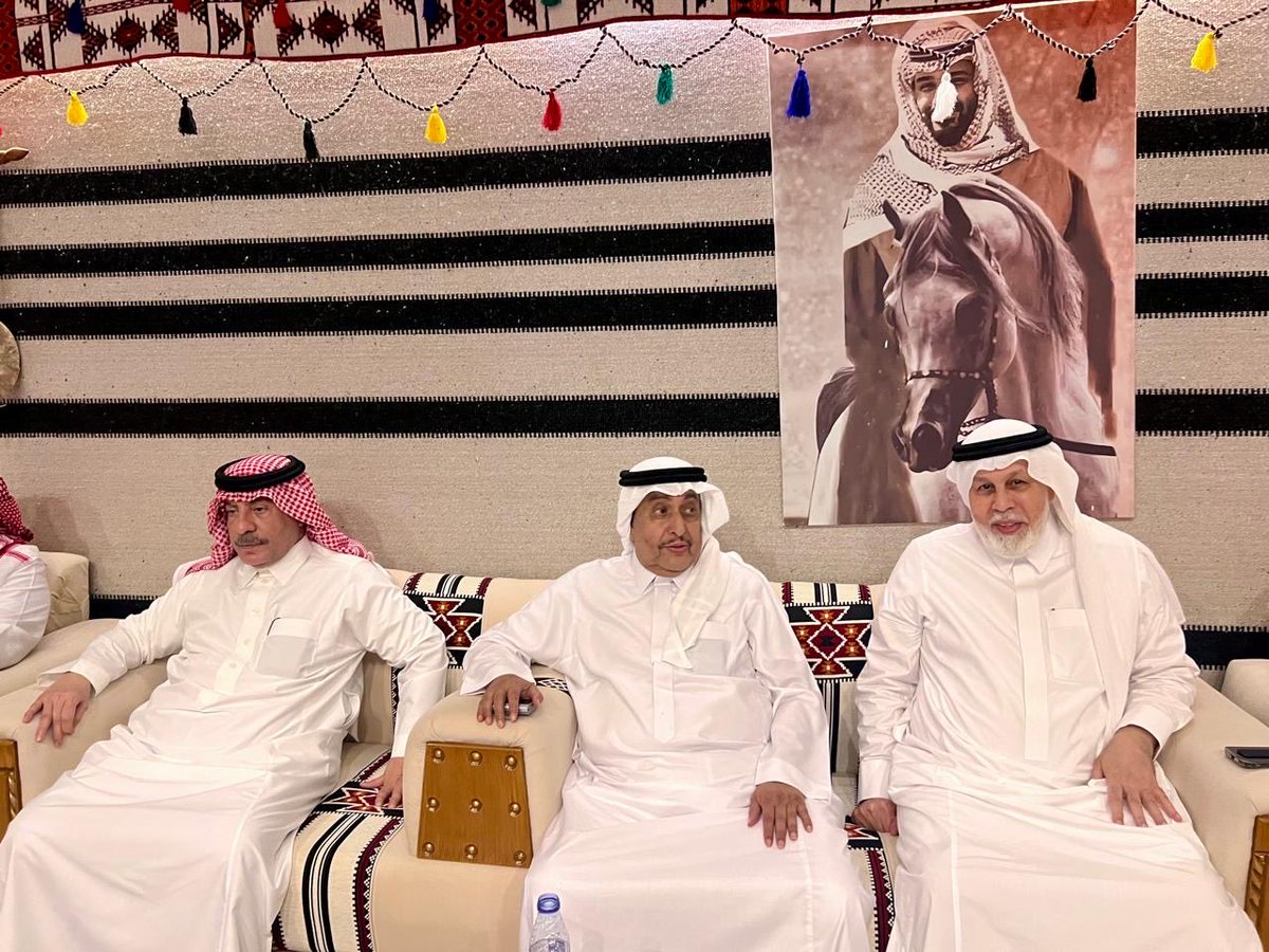 FBashraheel's tweet photo. فى أمسية مكية كريمة فى ضيافة اخوي الشريف فيصل عجلان على شرف سمو الأمير اللواء بندر بن عبدالله بن تركي والشيخ عبدالله الجميح حضرها عدد كبير من وجيه المجتمع https://t.co/h8EJIuaHuS