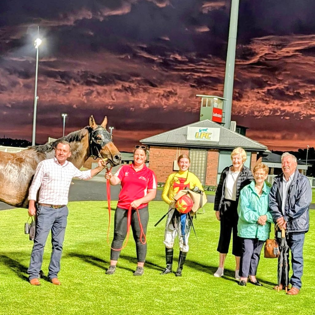 TrinderAdam's tweet image. Super consistent mare Jaguar Stone (6m Spieth x Leopard Skin) gave us a winning double with a well deserved win in the C6 over 1100m!

Congrats to connections on #Magnet's 7th win as she goes past $350k in stakes as a $28k @mmsnippets GC buy. Thanks again @Ericabyrne_1!